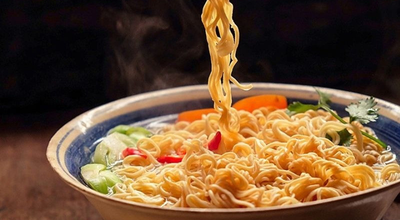 91% du khách Việt mang theo mì gói, muối chấm hoặc gia vị nêm sẵn khi đi du lịch