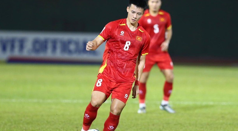 “Gà son” Thanh Nhàn và cuộc hôn nhân hạnh phúc bên vợ hot girl