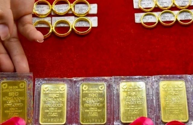 Giá vàng quay đầu giảm sâu, nhà đầu tư dè chừng dữ liệu Mỹ