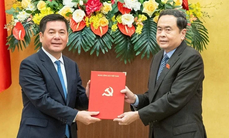 Bộ trưởng Bộ Công Thương Nguyễn Hồng Diên giữ chức Phó bí thư chuyên trách Đảng ủy Quốc hội