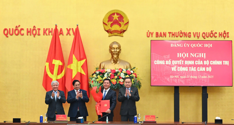 Công bố Quyết định của Bộ Chính trị chỉ định Bộ trưởng Nguyễn Hồng Diên giữ chức Phó Bí thư Đảng ủy Quốc hội
