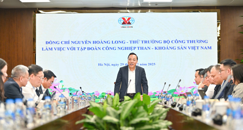 Thứ trưởng Nguyễn Hoàng Long làm việc với Tập đoàn Công nghiệp Than - Khoáng sản Việt Nam