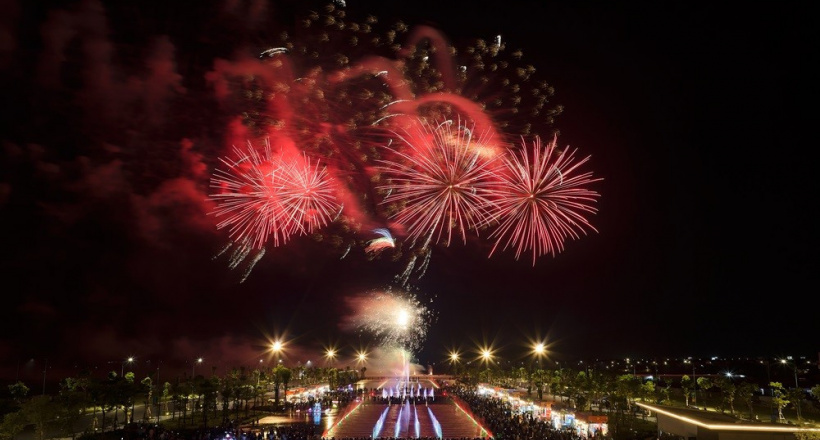 Hè này, phải đến Hà Nam xem pháo hoa, chơi công viên nước, "quẩy" chợ đêm Vuifest