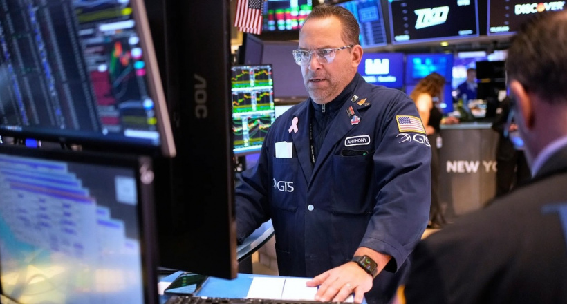 Chứng khoán Mỹ trượt dốc, giá dầu biến động khi giới đầu tư lo chiến sự Trung Đông leo thang