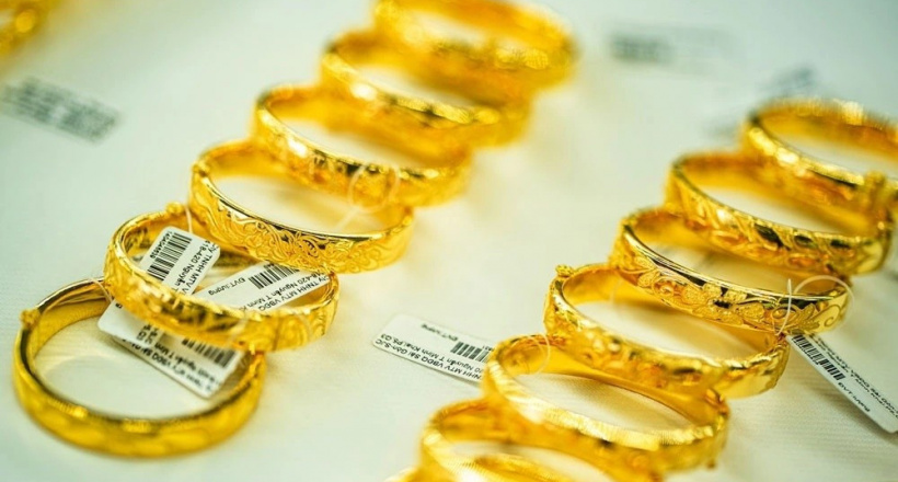 Vàng thế giới đổ đèo, giá trong nước tiếp tục đứng yên