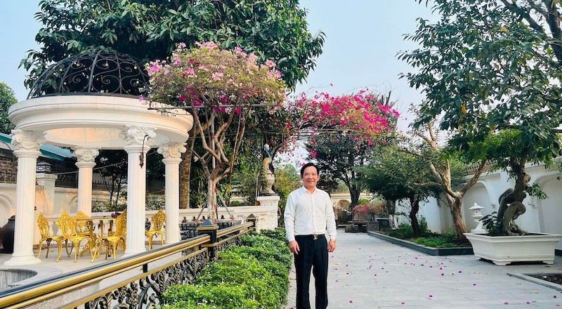 Choáng với biệt thự hoành tráng của “đại gia chân đất” Quang Tèo