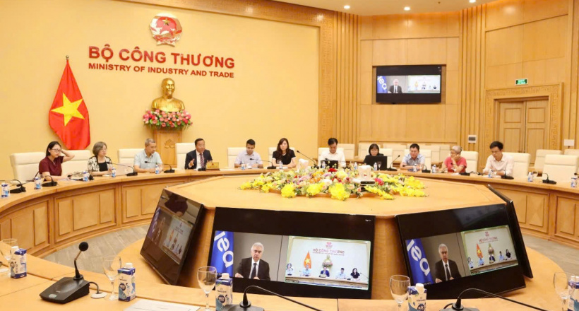 Thứ trưởng Nguyễn Hoàng Long họp trực tuyến với Giám đốc Cơ quan năng lượng quốc tế
