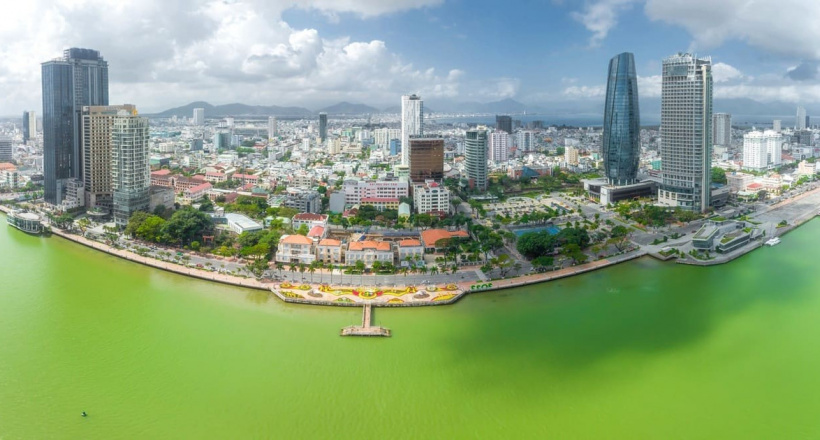 Bức tranh với gam màu xám của bất động sản nghỉ dưỡng Đà Nẵng và vùng phụ cận