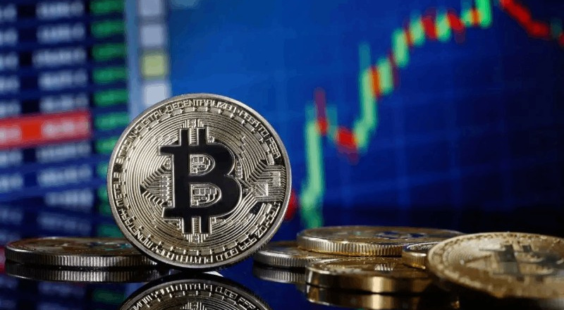 Bitcoin giảm mạnh, Ethereum có dấu hiệu bứt phá "vượt mặt"