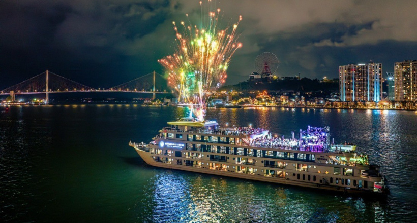 Hai du thuyền 5 sao ở Hạ Long xin lỗi vì tổ chức bắn pháo hoa trong ngày tàu Vịnh Xanh gặp nạn