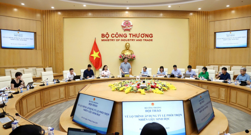 Thứ trưởng Nguyễn Sinh Nhật Tân: Thông tư về lộ trình áp dụng tỷ lệ phối trộn nhiên liệu sinh học cần đảm bảo tính khả thi, tạo sự đồng thuận của người dân, xã hội