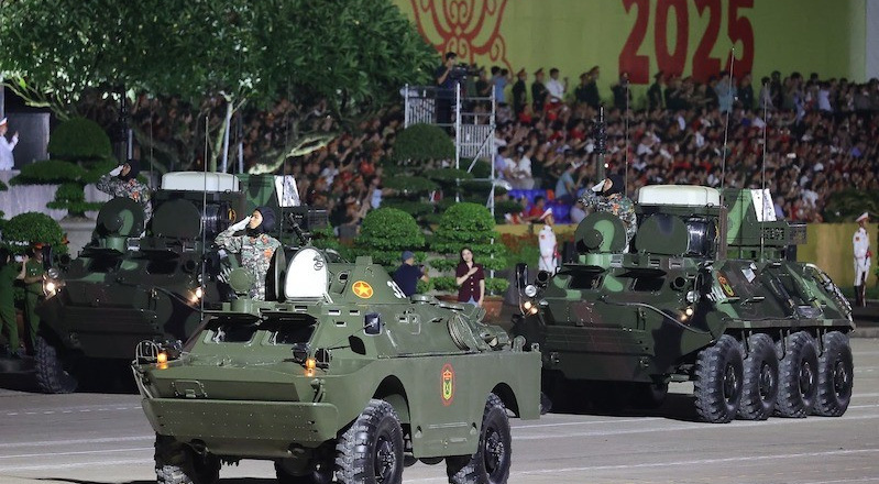 Ngắm dàn vũ khí, thiết bị quân sự tham gia tổng hợp luyện tối 21/8