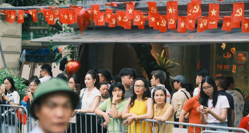 Người dân xúc động, tự hào chờ đón màn hợp luyện diễu binh, diễu hành lần thứ 2