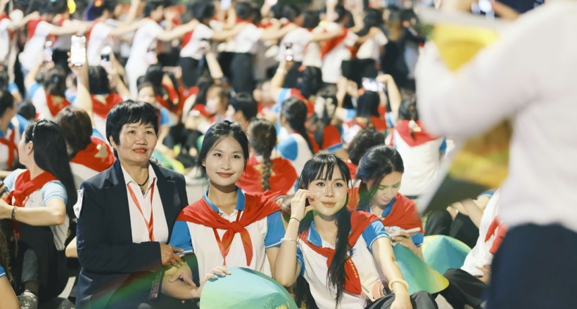 Thị trường thời trang, phụ kiện yêu nước sôi động trước thềm Quốc khánh 2/9