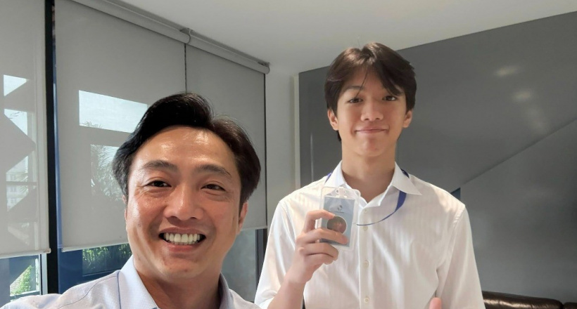 Thiếu gia nhà doanh nhân Cường Đô la cao gần 1m80, mang khí chất "tổng tài" khi thực tập ở tập đoàn