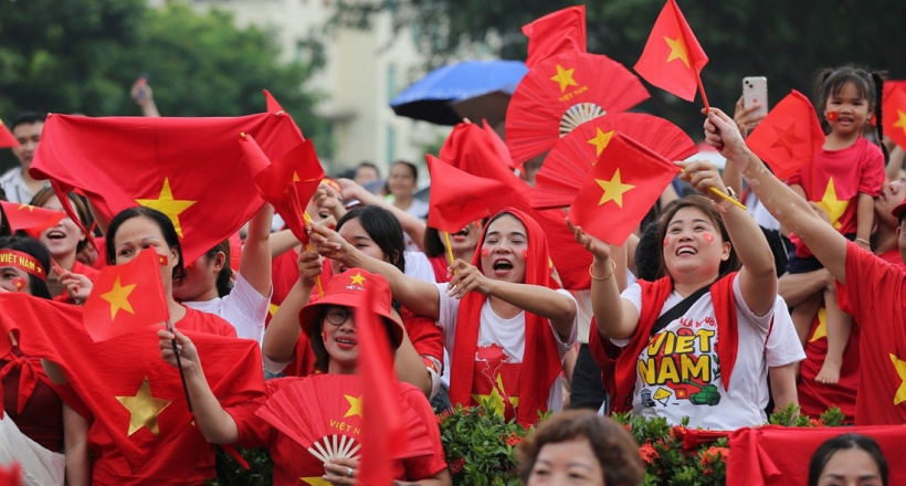 Loạt ngân hàng tặng ưu đãi khủng khi khách liên kết tài khoản với VNeID