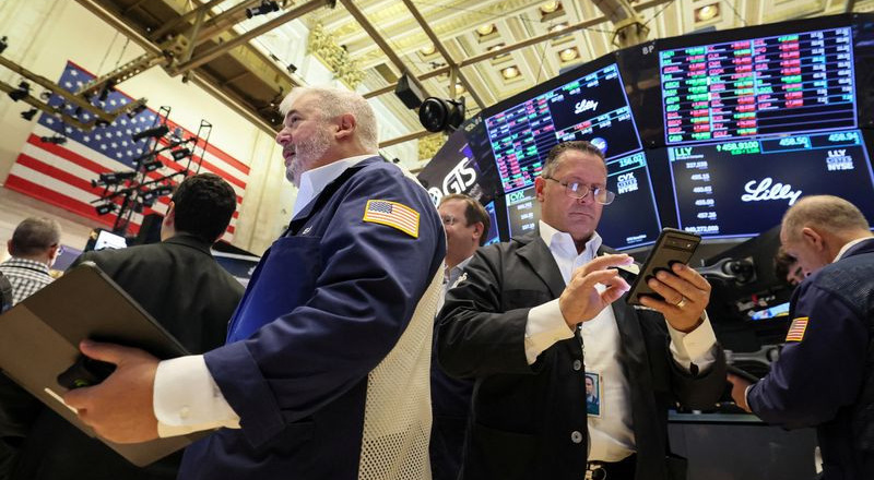 Cổ phiếu Oracle bùng nổ, kéo S&P 500 và Nasdaq lên mốc kỷ lục mới