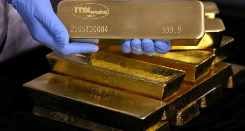 Thị trường vàng thế giới chùng xuống, người mua lúc đỉnh giá đã lỗ 7,4 triệu đồng/lượng