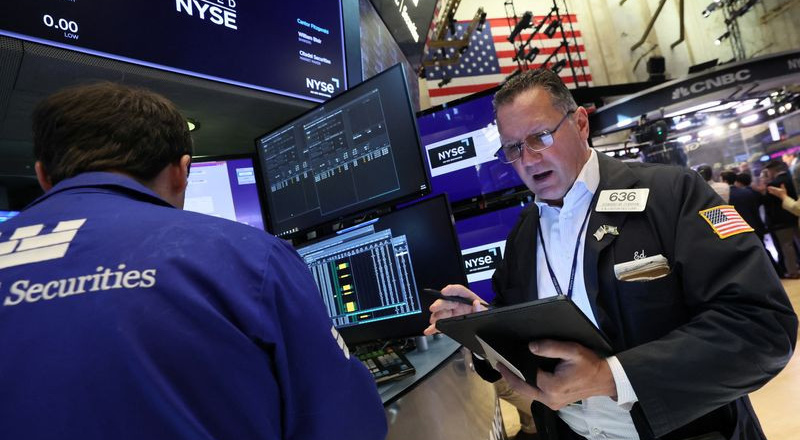 Phố Wall tăng điểm trước thềm cuộc họp Fed, cổ phiếu Tesla và Alphabet bứt phá