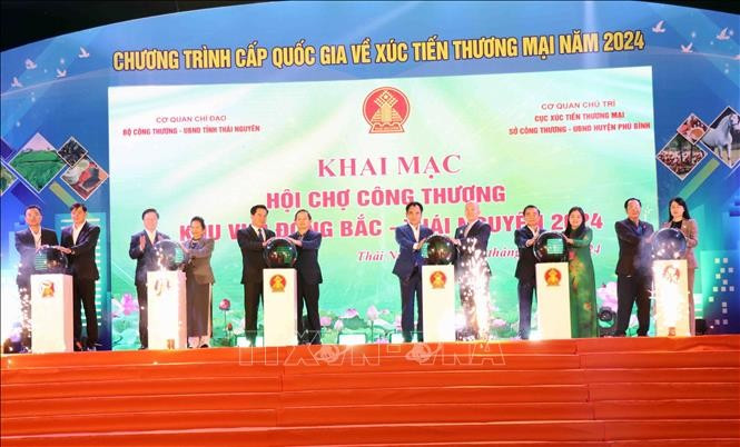 Thủ tướng: Tăng cường tổ chức các chương trình khuyến mại, hội chợ nhằm kích cầu tiêu dùng