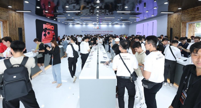 Nghẹt thở ngày đầu mở bán iPhone 17 tại Việt Nam