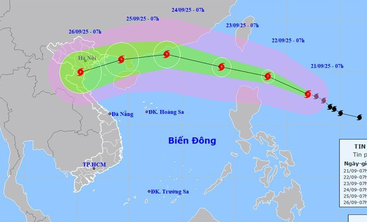 Siêu bão Ragasa mạnh cấp 17 khi đi vào Biển Đông, có thể ảnh hưởng trực tiếp đến Bắc Bộ Việt Nam