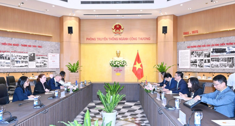 Bộ trưởng Bộ Công Thương Nguyễn Hồng Diên tiếp tân Đại sứ Niu Di-lân tại Việt Nam