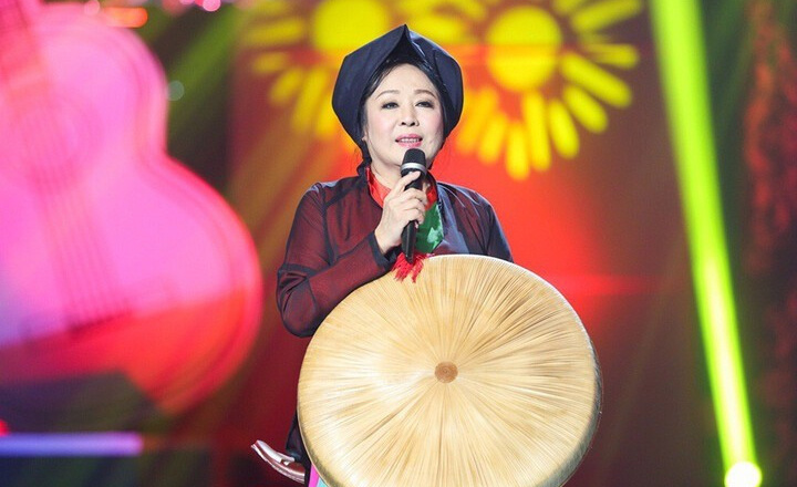 “Giọng ca vàng” NSND Thu Hiền tuổi 70 hát từ thiện, nhận nuôi 5 em nhỏ