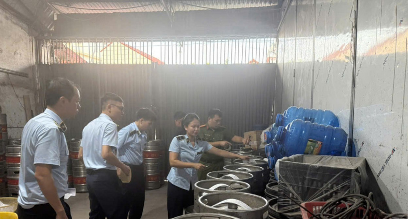 Phát hiện hộ kinh doanh ở Bắc Ninh sản xuất bia hơi Hà Nội giả