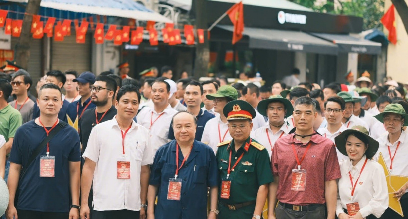 Chủ tịch VACOD-HBA thăm, tiếp sức khối diễu hành Doanh nhân Việt Nam trước hợp luyện nhiệm vụ A80