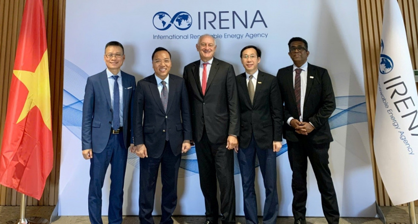 Thứ trưởng Nguyễn Hoàng Long làm việc với Cơ quan Năng lượng Tái tạo Quốc tế (IRENA) tại Abu Dhabi, UAE