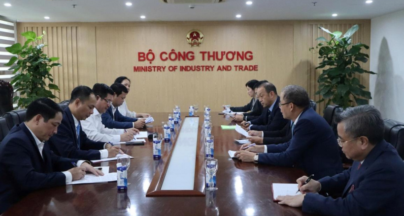 Bộ trưởng Nguyễn Hồng Diên tiếp Chủ tịch Công ty Toyota châu Á