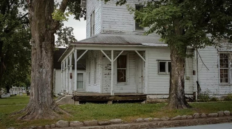 Chuyện lạ ở Mỹ: Nhà 4-5 phòng ngủ bán giá 1 USD vẫn... ế!