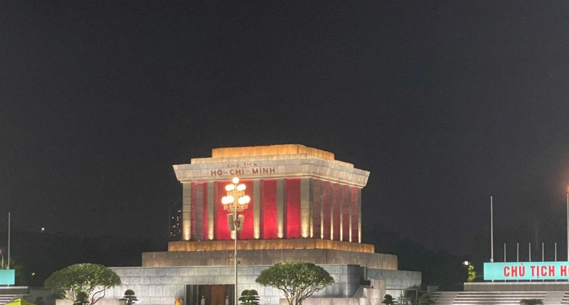 Du khách nô nức từ Nam ra Bắc dịp 2/9 để xem diễu binh: Giá khách sạn tại Hà Nội tăng vọt