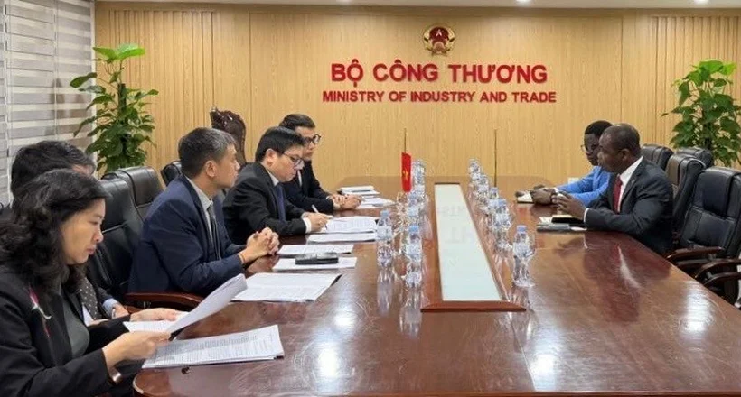 Thứ trưởng Trương Thanh Hoài tiếp và làm việc với Đại sứ Burkina Faso tại Trung Quốc, kiêm nhiệm Việt Nam