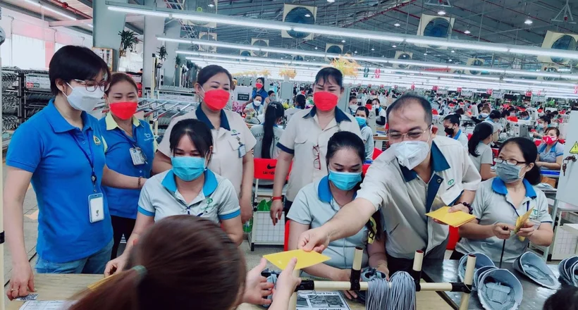 Doanh nghiệp nào đang dẫn đầu “đường đua” thưởng Tết Bính Ngọ 2026?