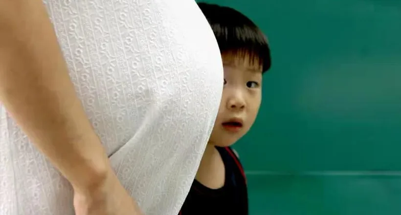 “Giông tố” tài chính khiến gia đình trẻ ngại sinh con