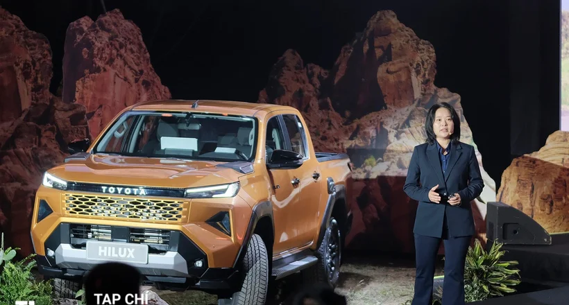 Toyota Hilux 2026 chính thức ra mắt, "lột xác" về công nghệ và thiết kế