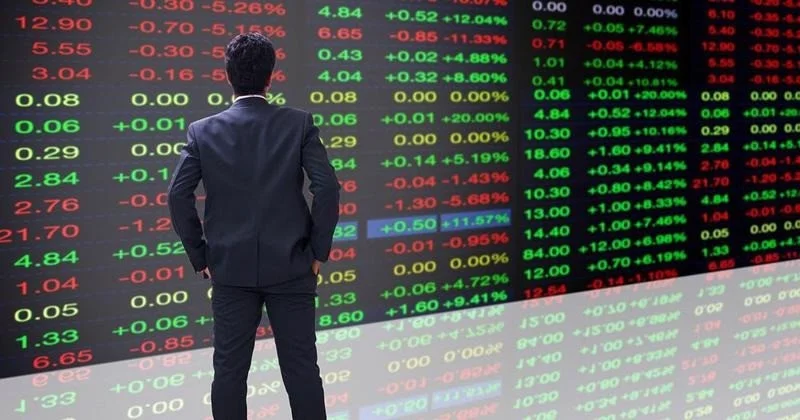 Lãi suất tăng kéo dòng tiền rời chứng khoán, nguy cơ call margin phủ bóng thị trường