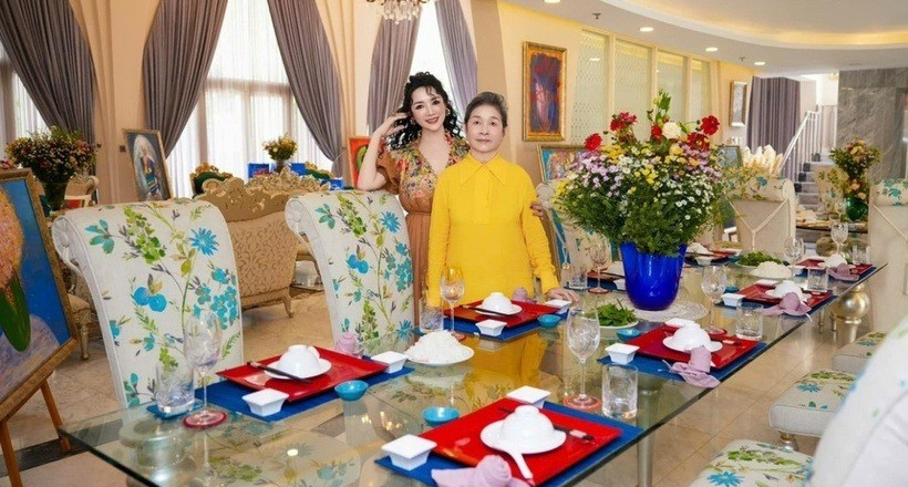 Mê mẩn biệt thự 1.000m2 đẹp như cung điện của Hoa hậu "34 năm không có người kế vị"