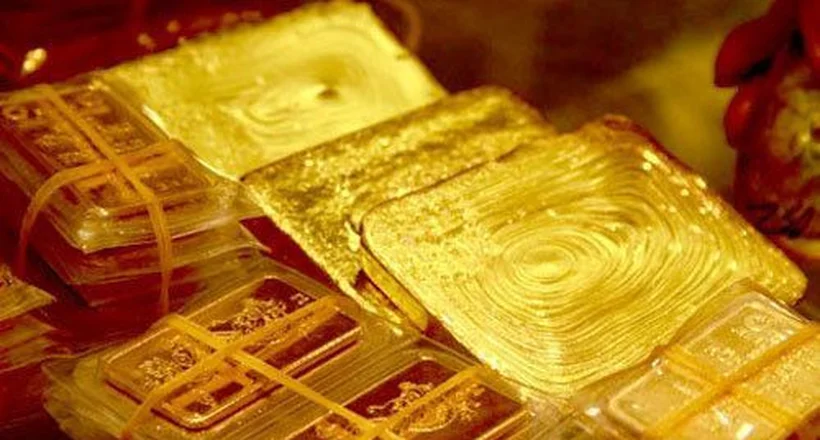 Vàng SJC tăng 15 triệu đồng sau nửa tháng, thế giới giằng co quanh mốc 5.000 USD