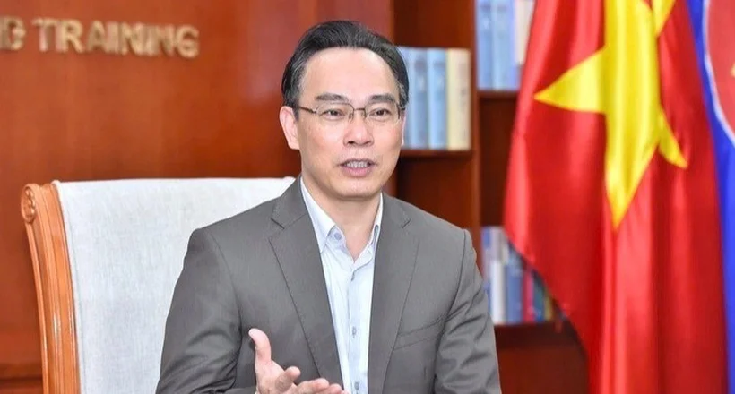 Chân dung quyền Bộ trưởng Giáo dục và Đào tạo Hoàng Minh Sơn
