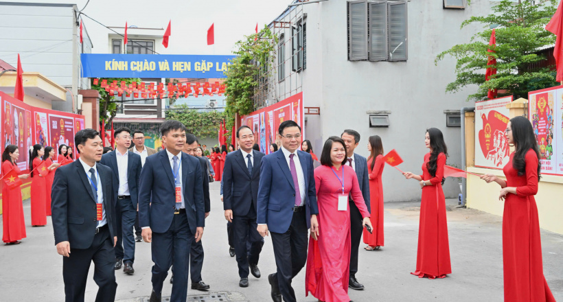 Chùm ảnh: Quyền Bộ trưởng Lê Mạnh Hùng cùng cử tri tại Đơn vị bầu cử số 1 TP. Hải Phòng