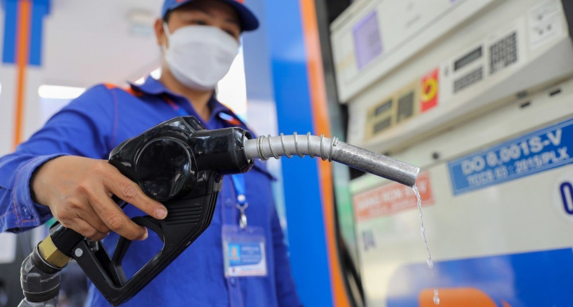 Giá xăng dầu quay đầu vượt 30.000 đồng trong đêm, gần chạm ngưỡng lịch sử năm 2022