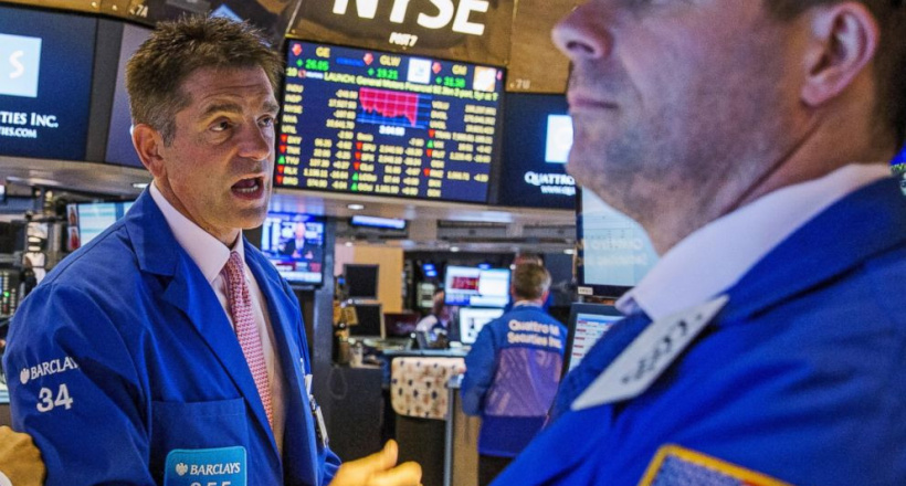 Phố Wall giảm điểm, giá dầu rời khỏi đỉnh 119 USD