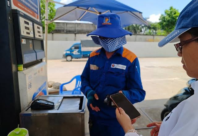 Giá xăng tăng sốc lên hơn 27.000 đồng/lít, dầu hỏa vọt lên 35.000 đồng/lít