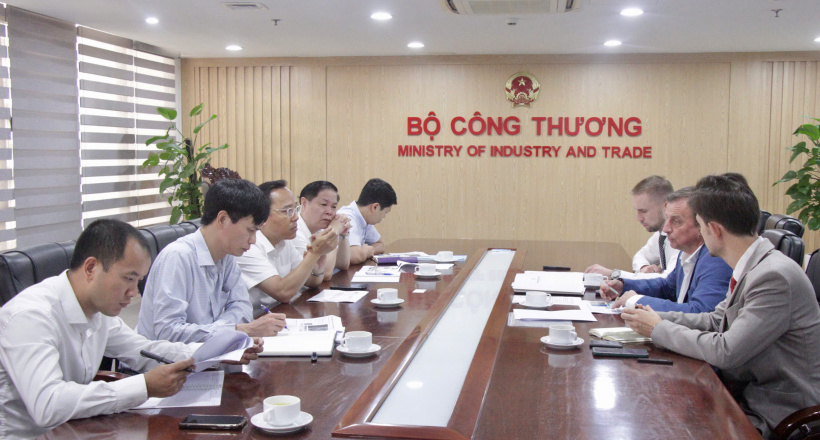 Thứ trưởng Nguyễn Hoàng Long làm việc với Zarubezhneft về điện gió