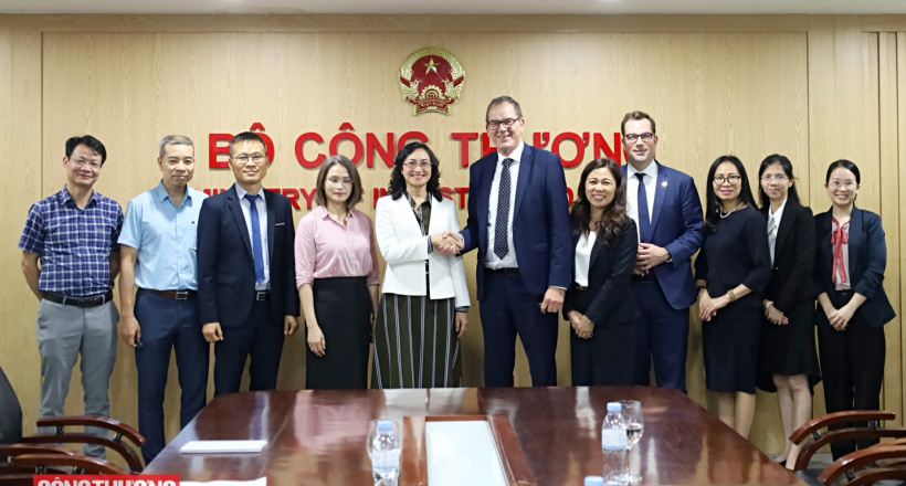 Thứ trưởng Bộ Công Thương Phan Thị Thắng tiếp và làm việc với Tổng Giám đốc UNIDO