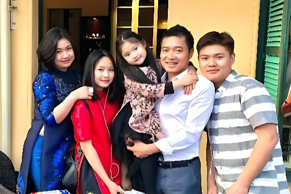 Cuộc sống viên mãn của danh thủ Nguyễn Hồng Sơn ở tuổi 56