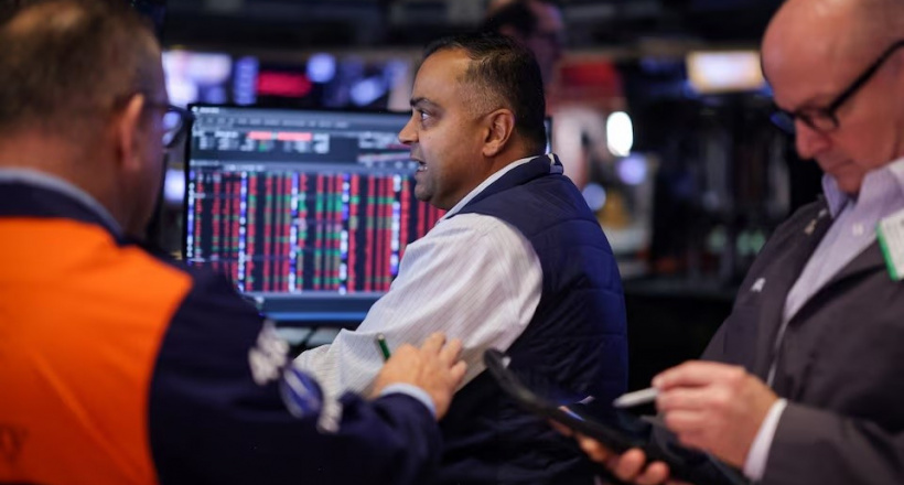 Chứng khoán Mỹ tăng nhẹ, giá dầu tiếp tục leo thang vì căng thẳng Trung Đông